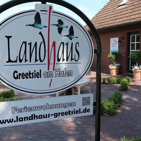 Greetsiel Am Hafen 